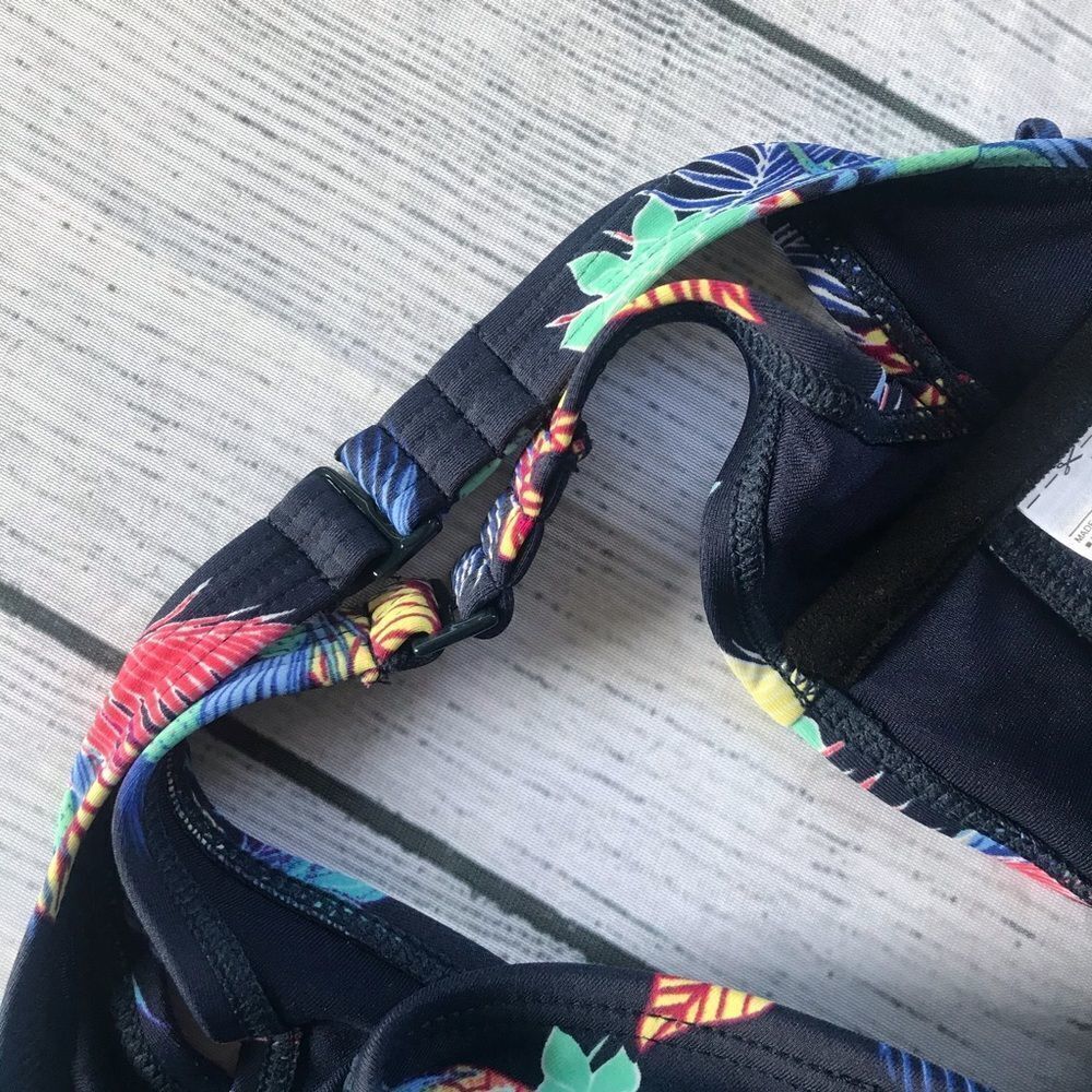GAP Halter String Bikini Top - Picture 4 of 7